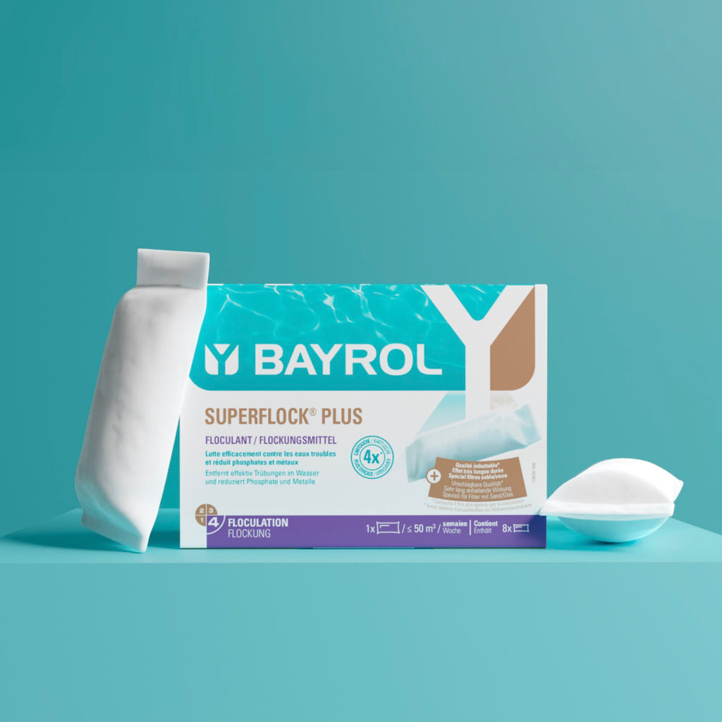 BAYROL Superflock Plus Packung mit Flockkartusche auf türkisem Hintergrund