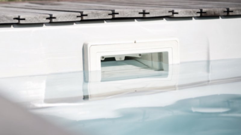 Standard-Skimmer mit Wasserstand 10 bis 12 cm unter dem Beckenrand